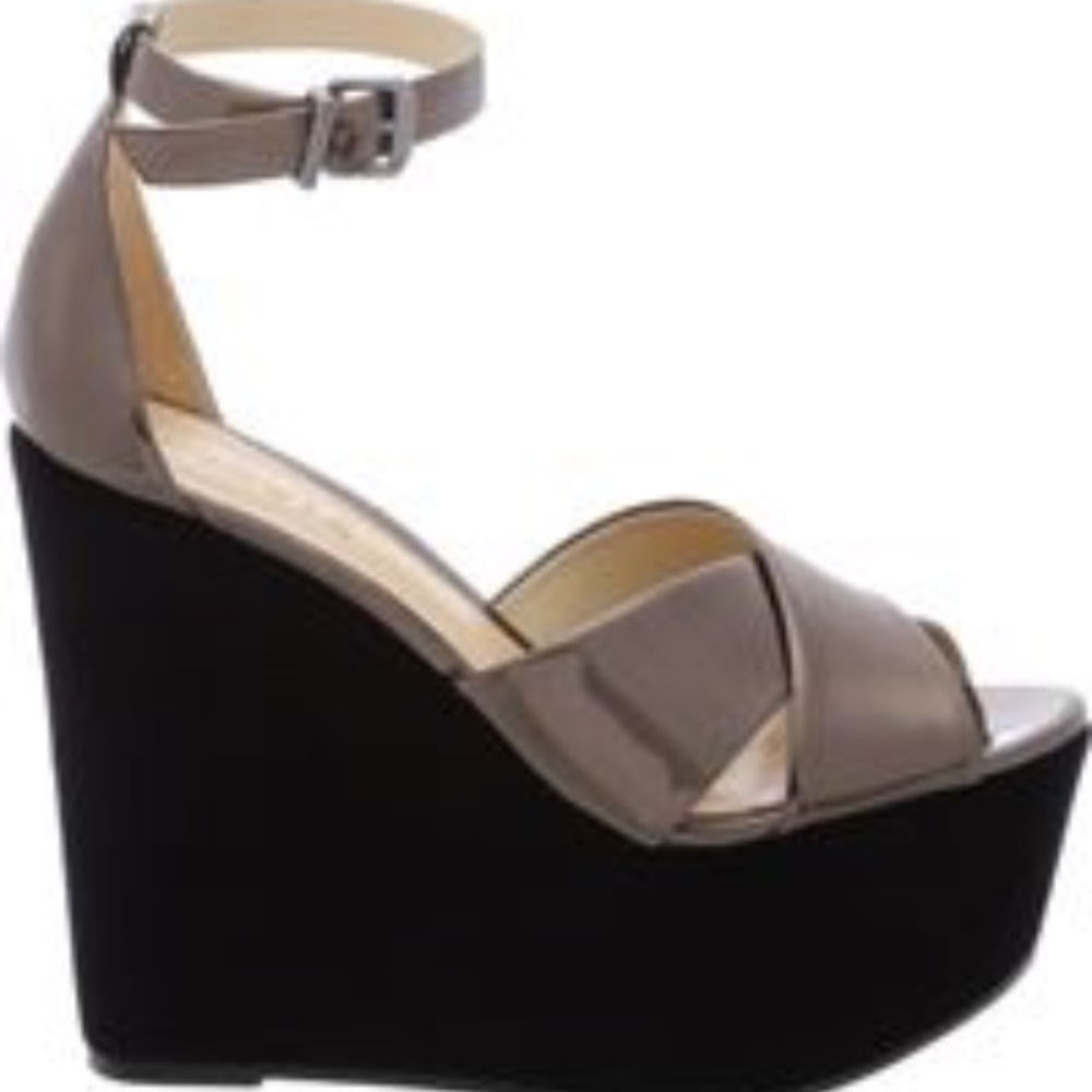 SCHUTZ BLACK AND SHINY Lucrecia wedges